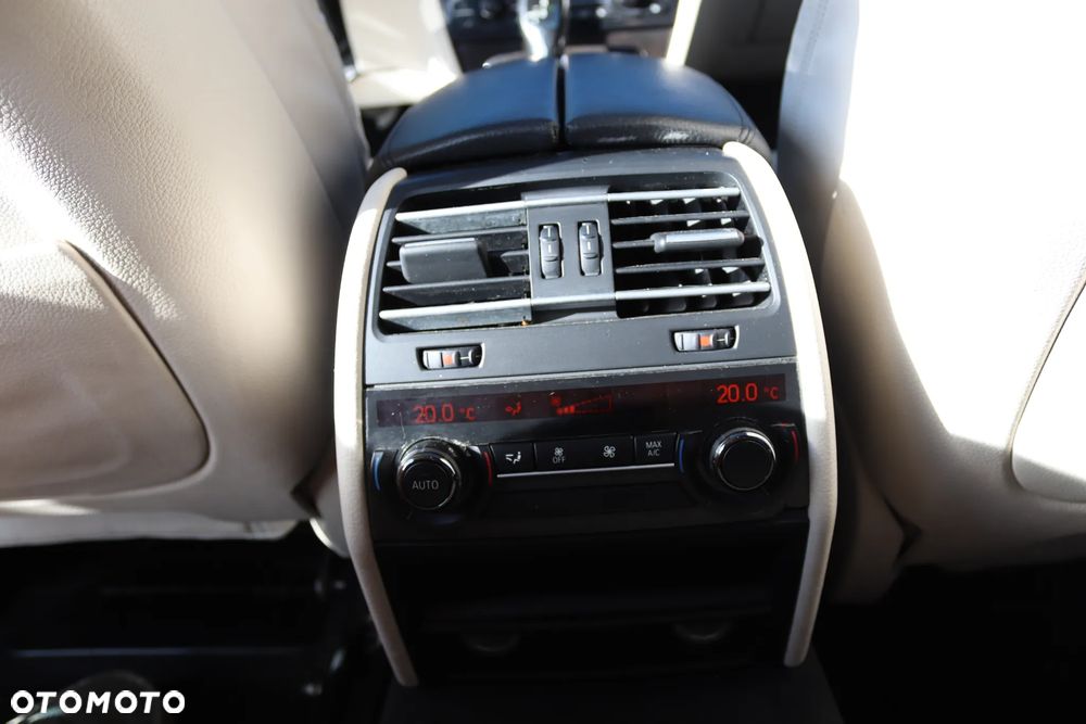 BMW Seria 7 750i - 21