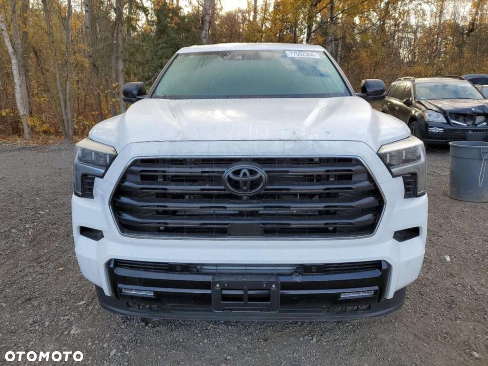 Toyota Sequoia - 6