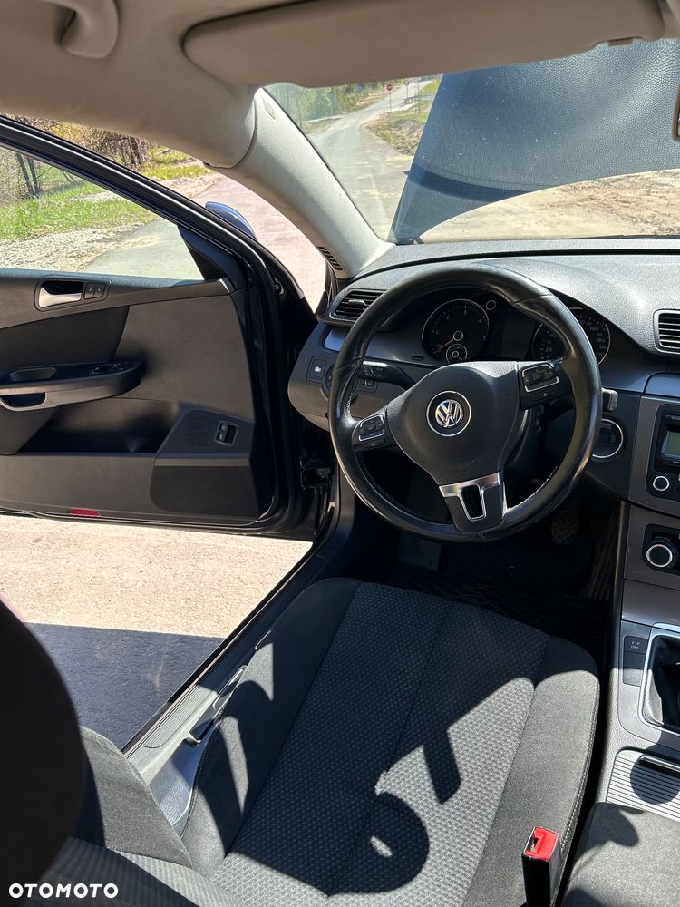 Volkswagen Passat 1.6 TDI DPF BlueMotion Technology Comfortline - 12