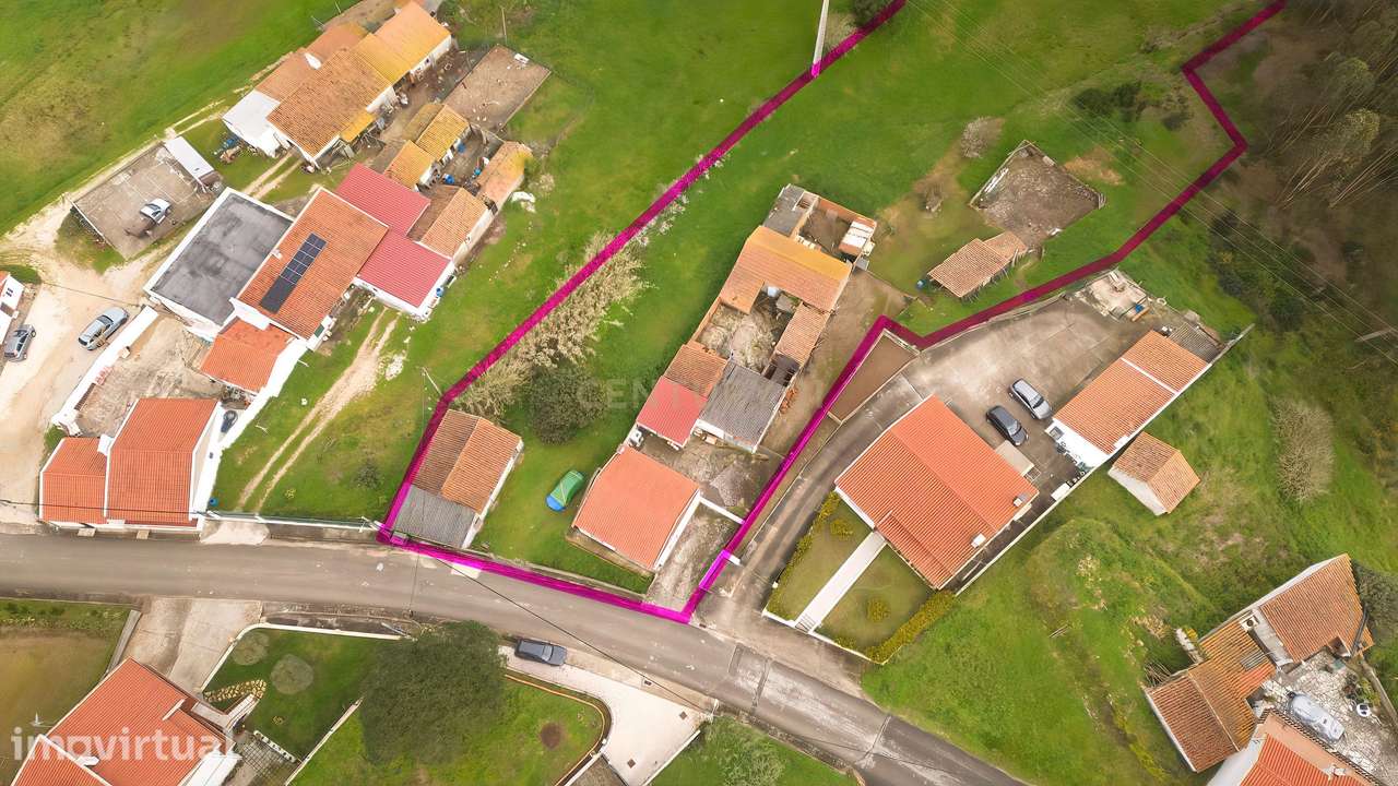 Casa t2 e vários anexos inserida num terreno com uma área 5600 m2 em - Grande imagem: 5/31