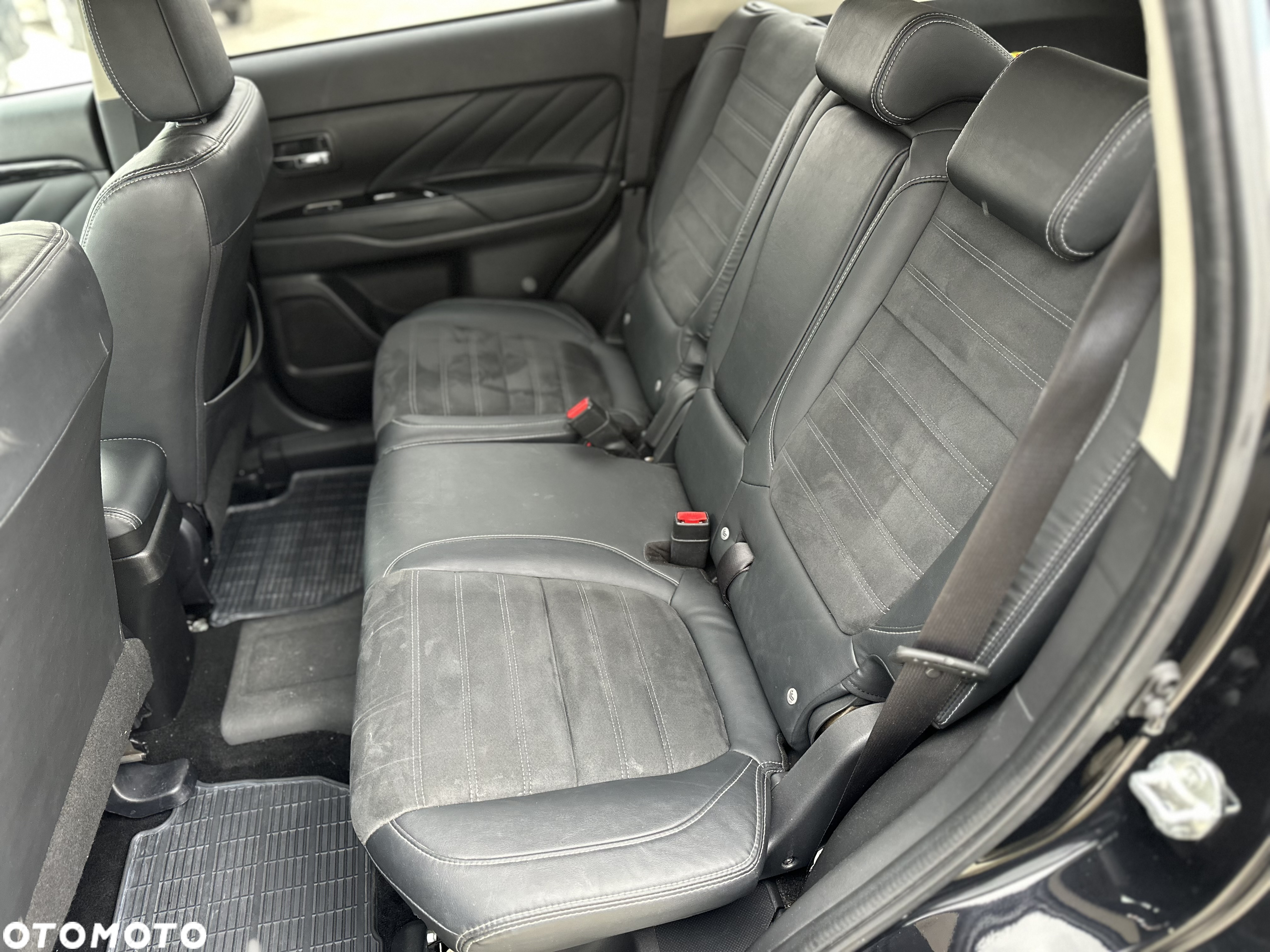 Mitsubishi Outlander 2.0 4WD Plug-In Hybrid - 19