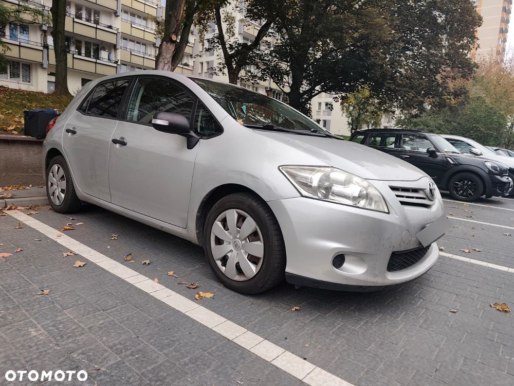 Toyota Auris 2012 photo 2