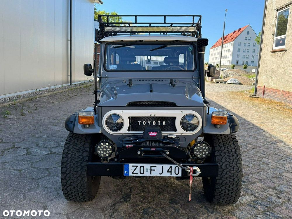 Toyota FJ - 2