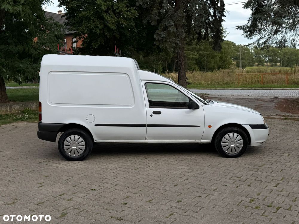 Ford Courier - 5