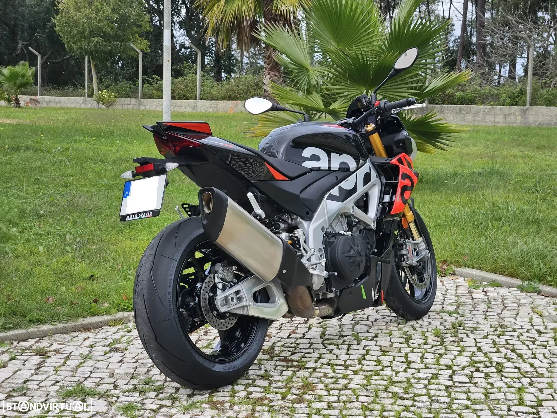 Aprilia Tuono V4 Factory 1100 - 6