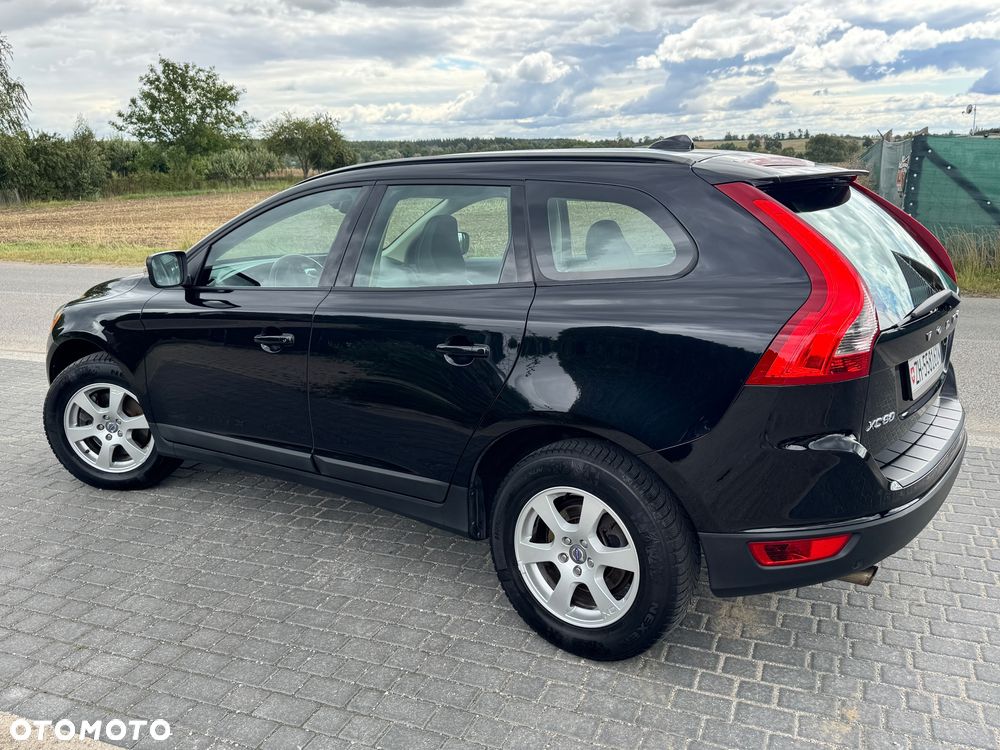 Volvo XC 60 D5 AWD Momentum - 4