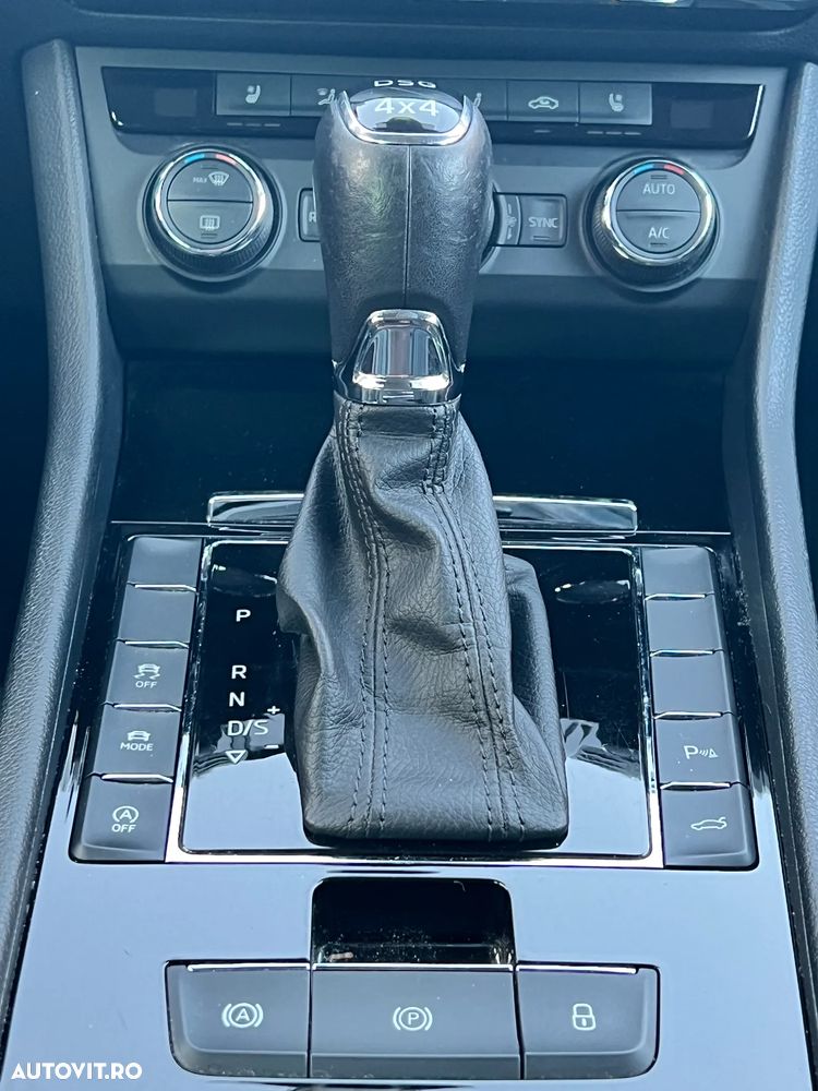 Skoda Superb 2.0 TDI DSG 4X4 Laurin & Klement - 14