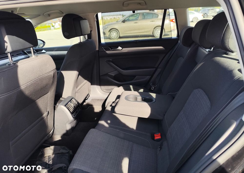 Volkswagen Passat - 17