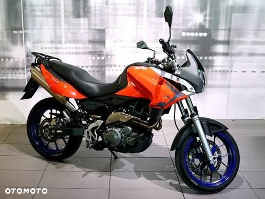 APRILIA PEGASO 660 STRADA reflektor lampa czasza owiewka wypełnienie licznik błotnik kierownica lusterko manetka felga tarcza zacisk pompa zawieszenie silnik moduł regulator zbiornik siedzenie set podnóżek stelaż stopka chłodnica tłumik - 1