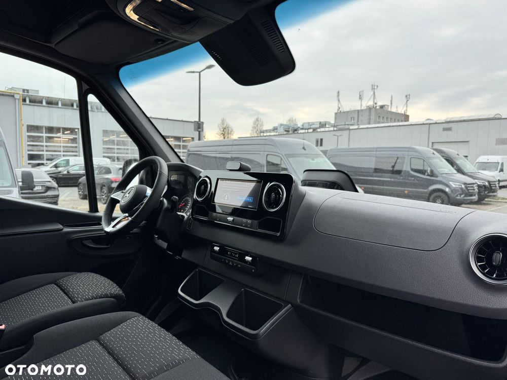 Mercedes-Benz Sprinter - 12