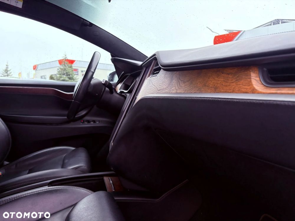 Tesla Model X - 38