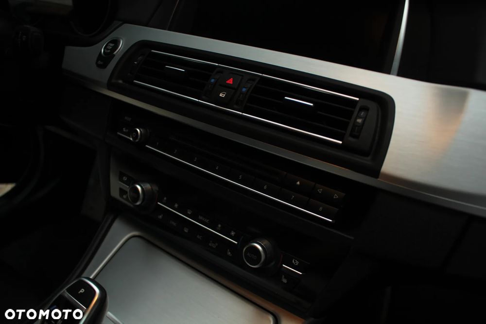 BMW Seria 5 M550d xDrive - 28