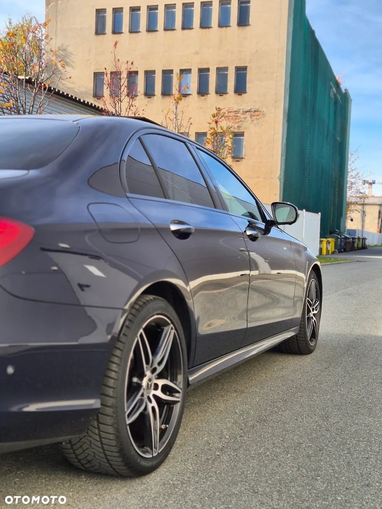 Mercedes-Benz Klasa E 220 d 4-Matic 9G-TRONIC - 11