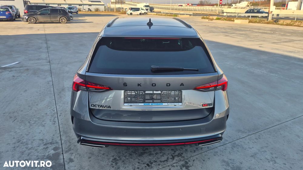 Skoda Octavia Combi 2.0 TDI DSG RS Plus - 32