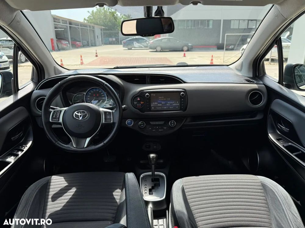 Toyota Yaris 1.5 VVT-i HSD Sol - 16