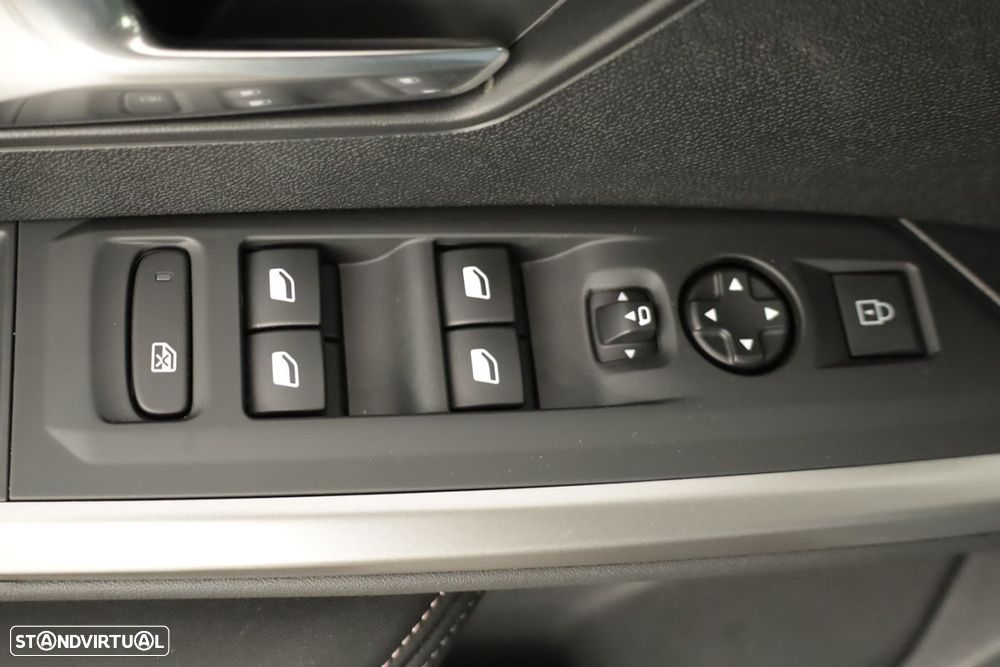 Peugeot 3008 1.2 Hybrid Allure e-DCS6 - 19