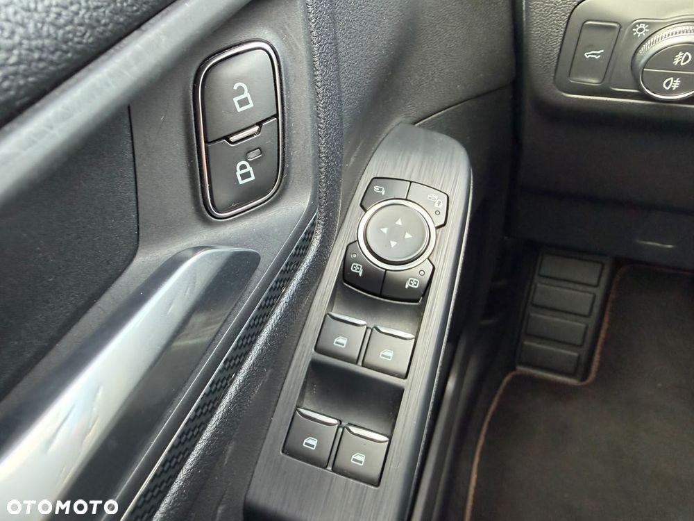 Ford Kuga - 25