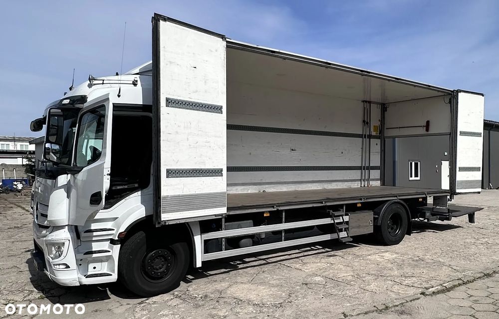 Mercedes-Benz Actros - 8