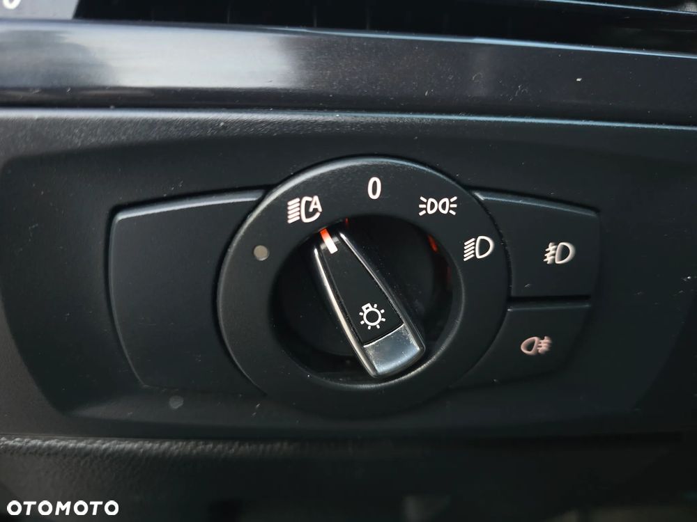 BMW Seria 3 320i Coupe - 26