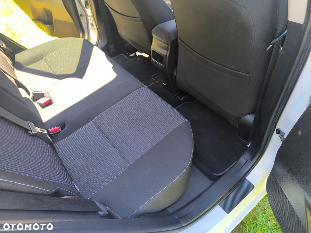 Toyota Auris - 11