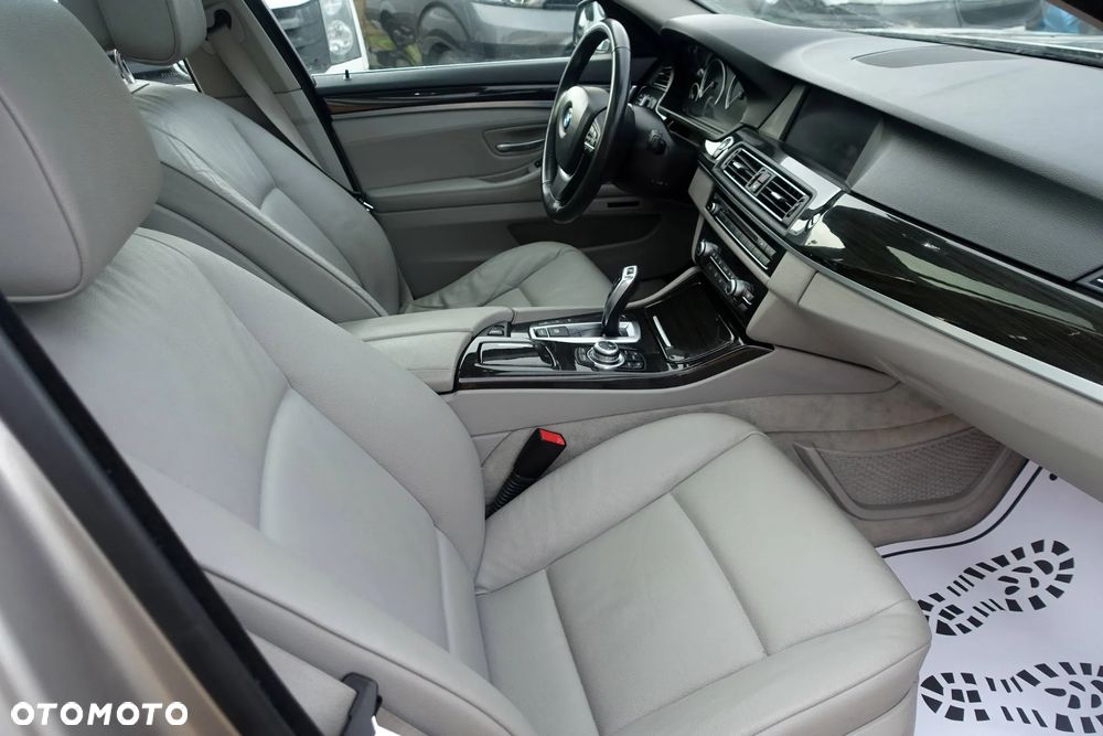 BMW Seria 5 530d xDrive Sport-Aut Modern Line - 14