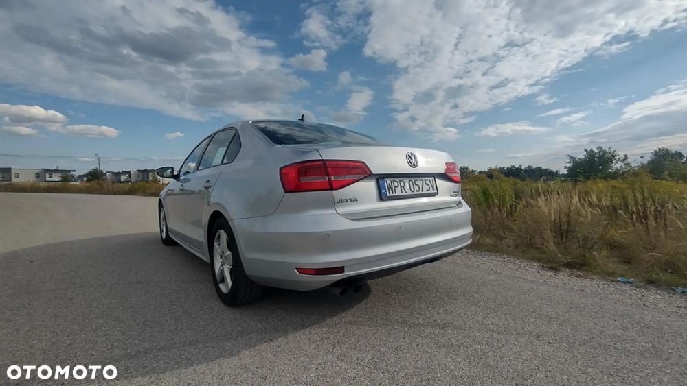 Volkswagen Jetta - 4