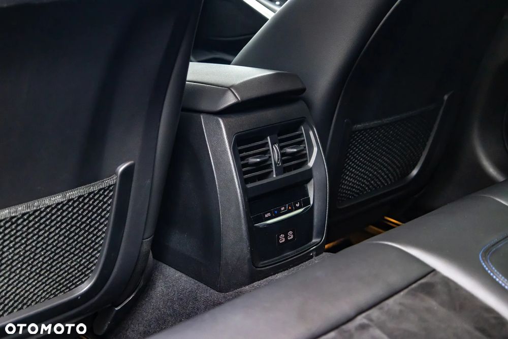 BMW Seria 3 320d xDrive M Sport sport - 27