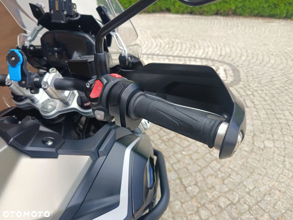 Triumph Inny - 10