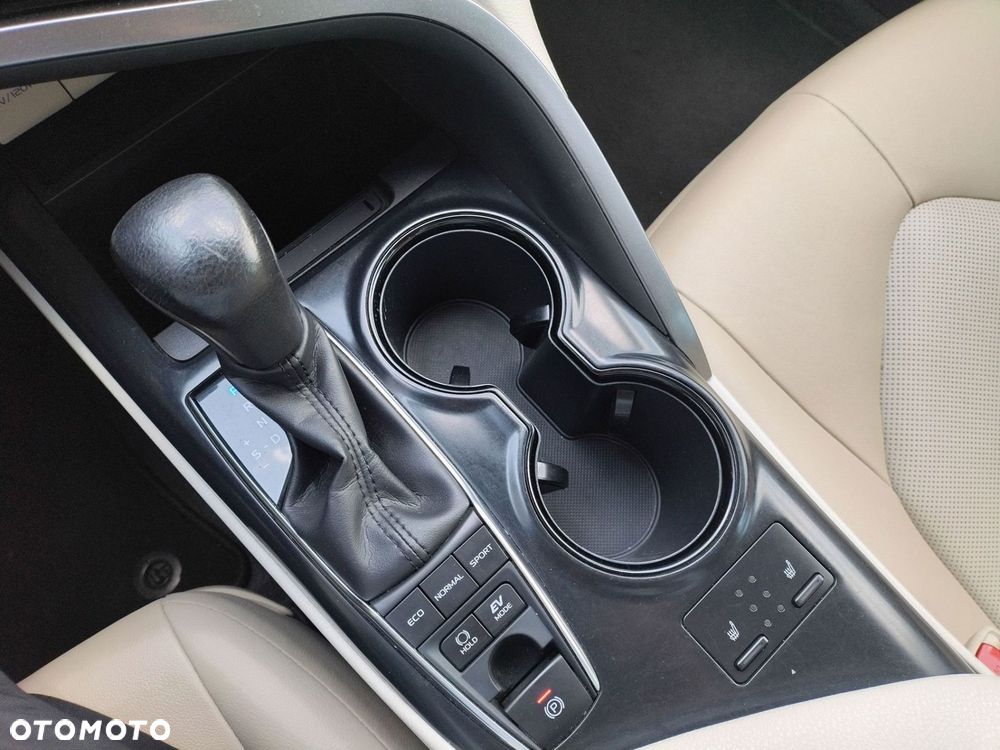 Toyota Camry 2.5 Hybrid Comfort CVT - 15