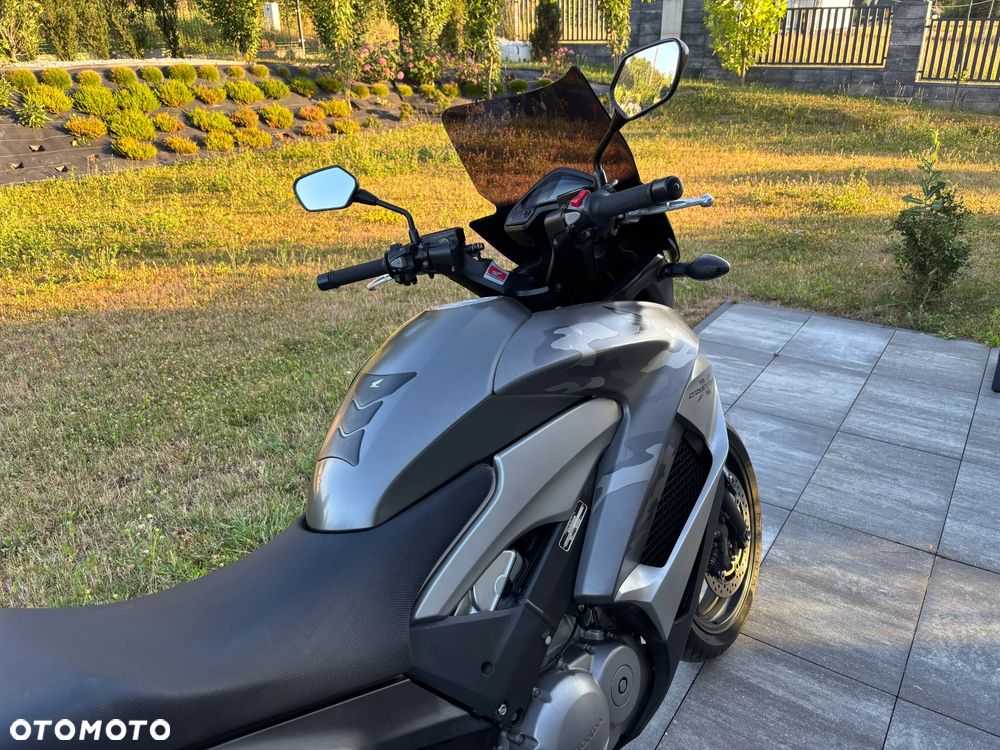 Honda VFR - 4