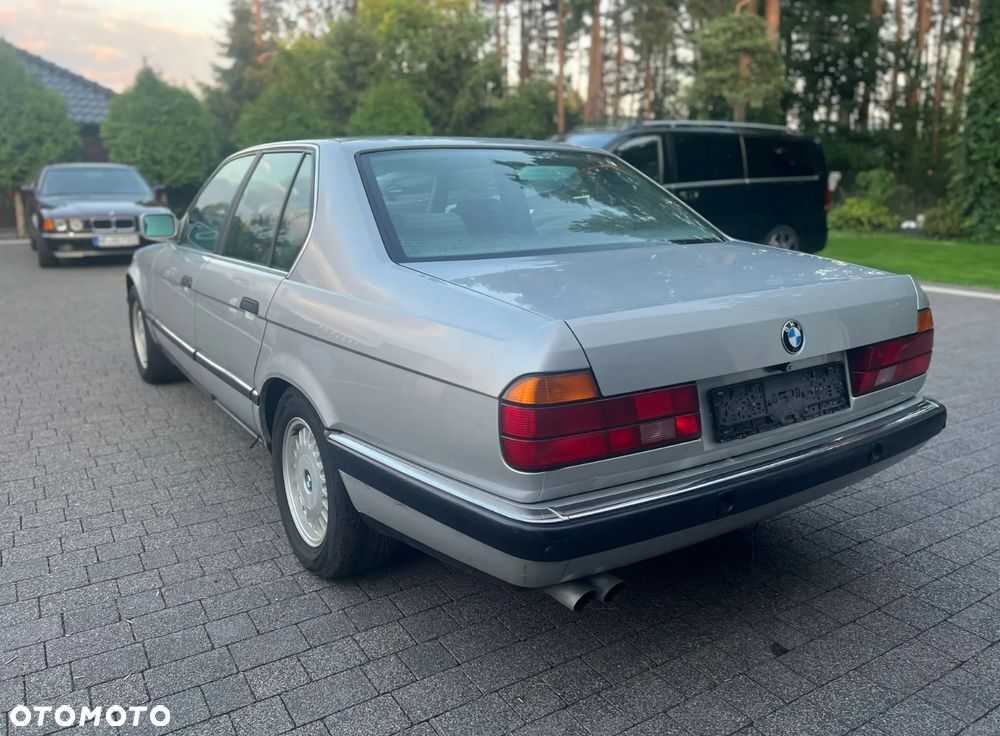 BMW Seria 7 740i V8 - 7