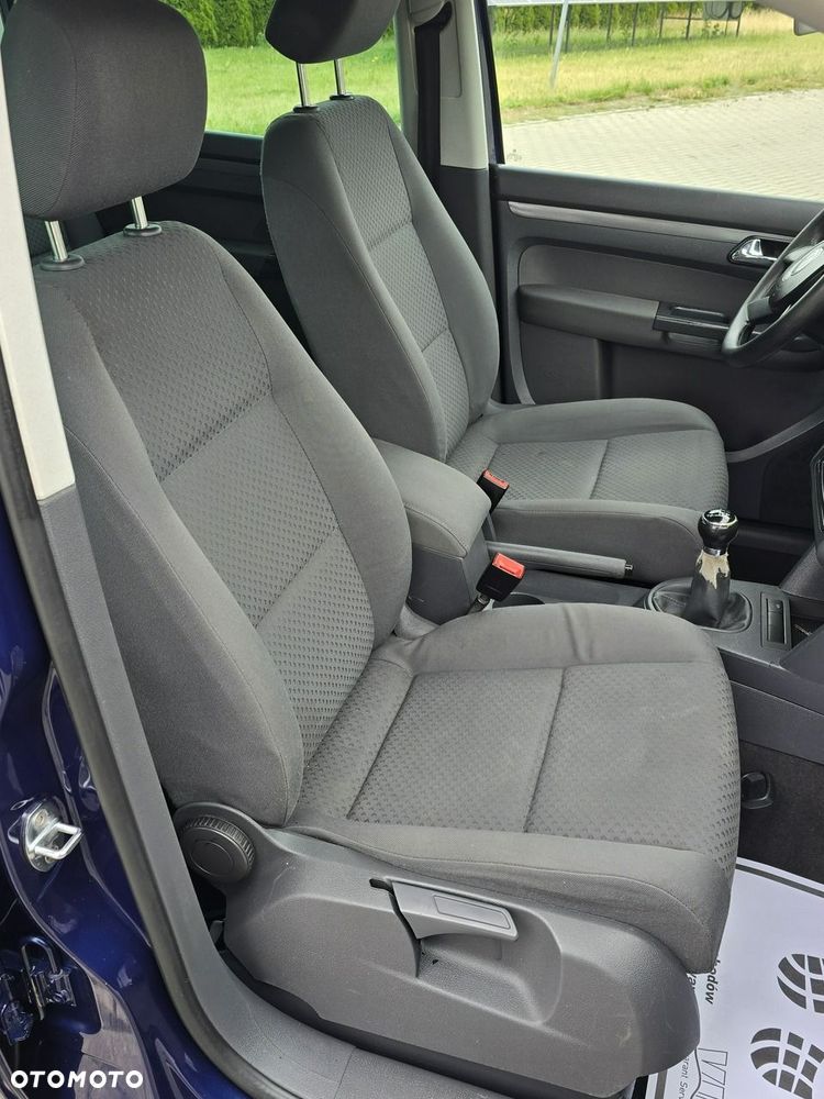 Volkswagen Touran - 22