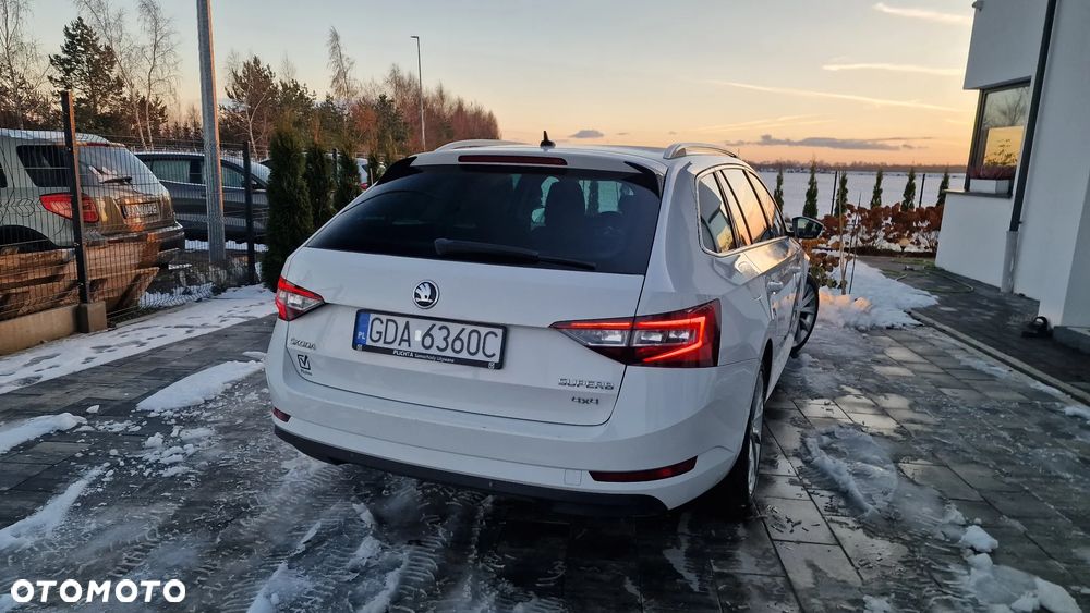Skoda Superb 2.0 TDI Ambition DSG - 23