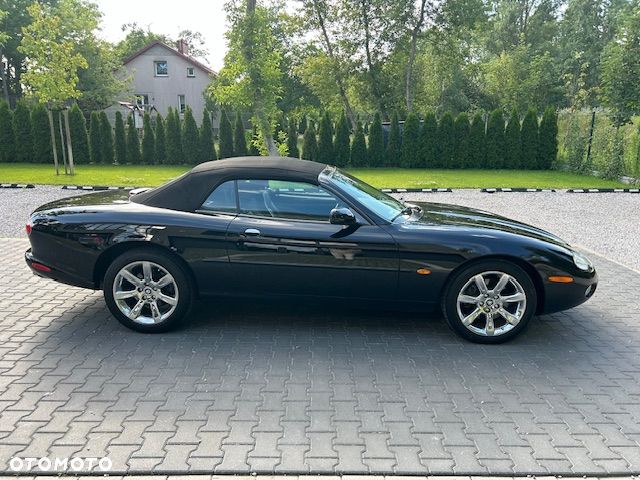 Jaguar XK8 Cabriolet - 7