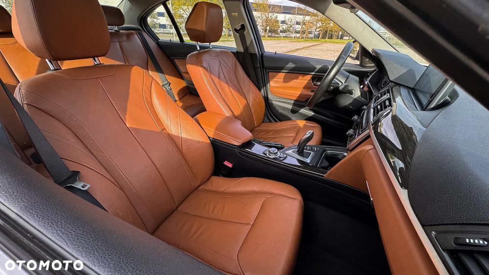 BMW Seria 3 328i Sport-Aut Luxury Line - 12