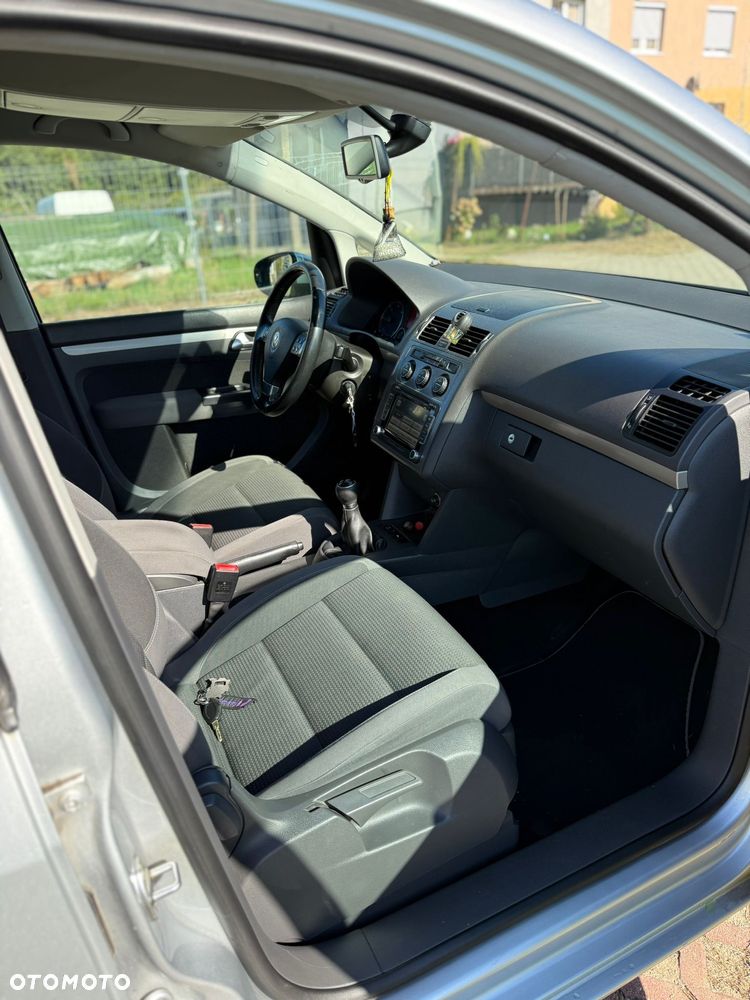 Volkswagen Touran 1.9 TDI DPF BlueMot Conceptline - 15