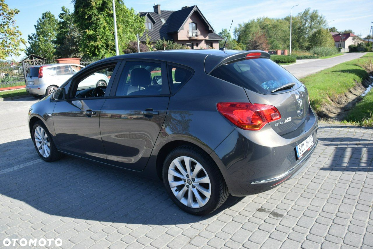 Opel Astra 1.4 Turbo 150 Jahre - 10