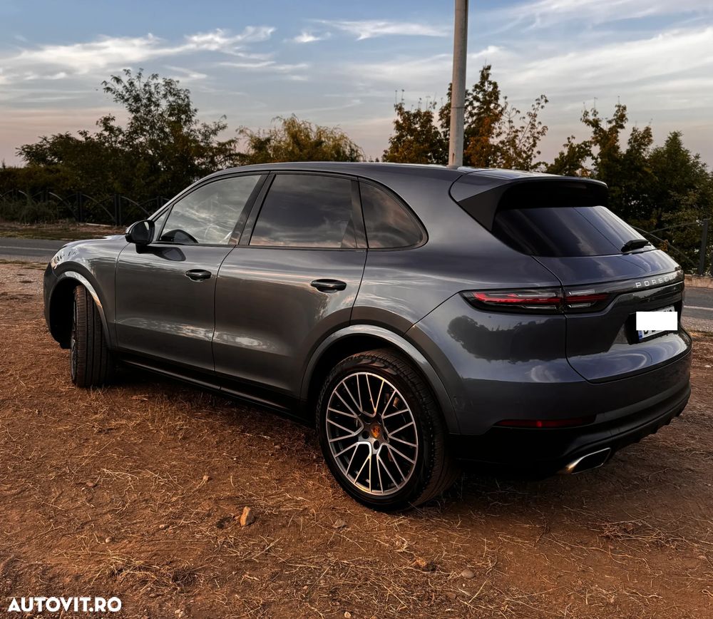 Porsche Cayenne - 4