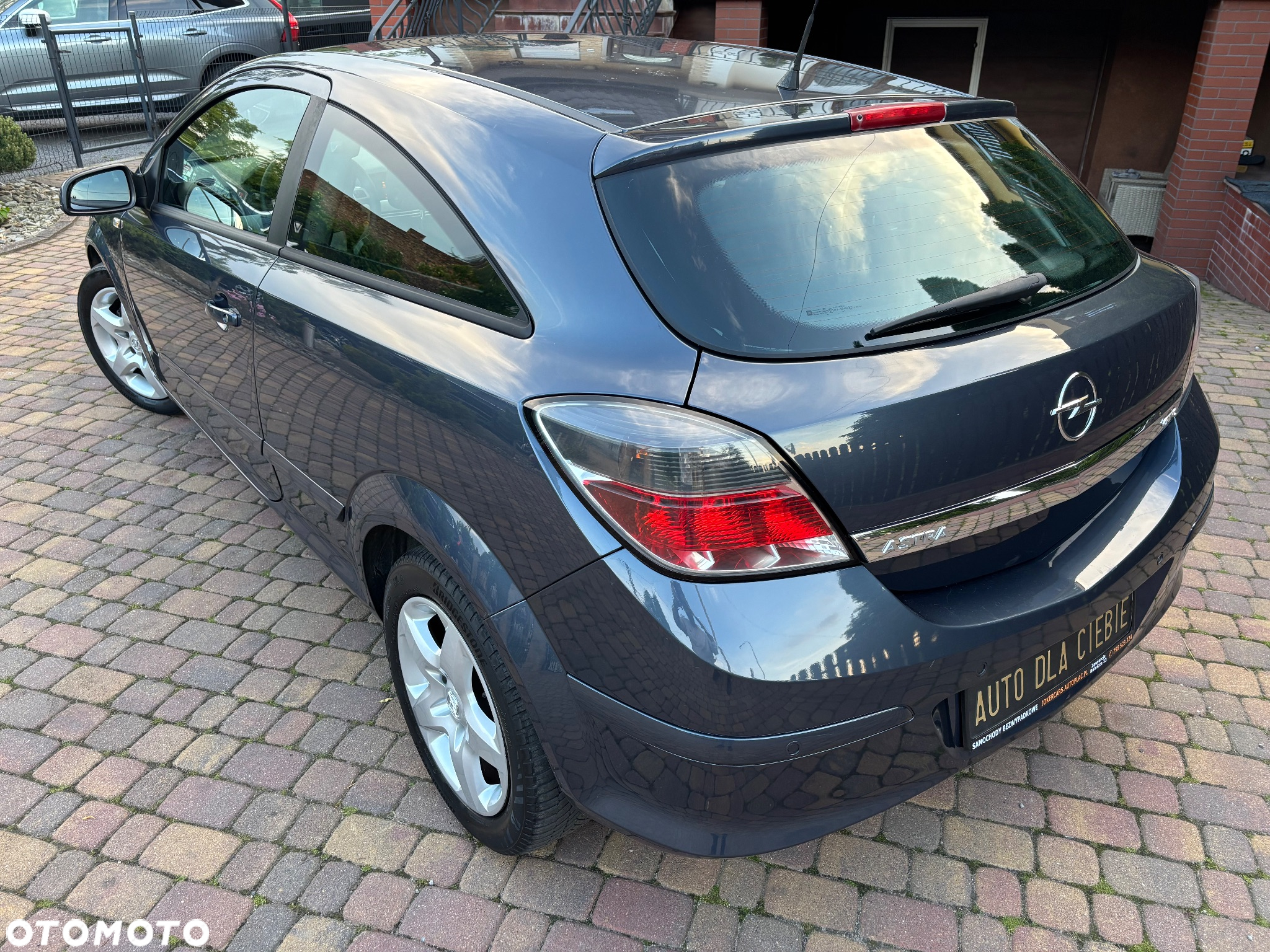 Opel Astra GTC 1.4 Cosmo - 3