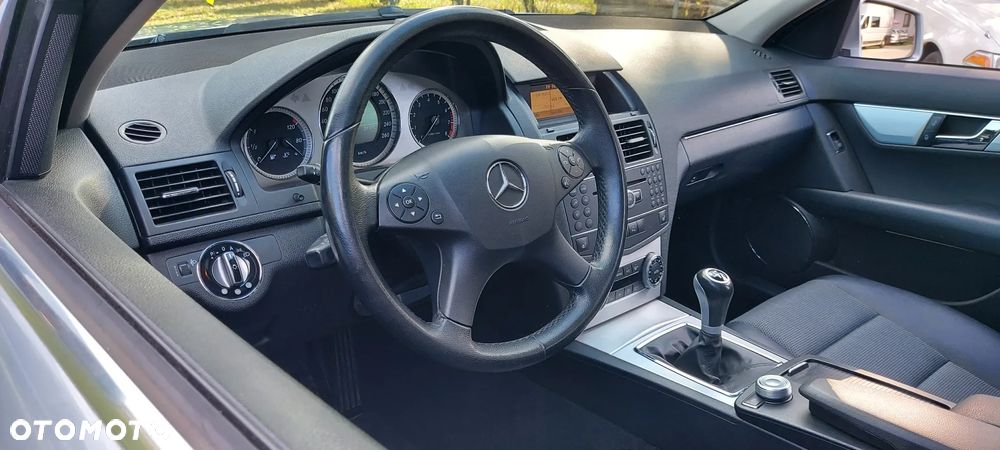 Mercedes-Benz Klasa C 200 Avantgarde Edition - 21