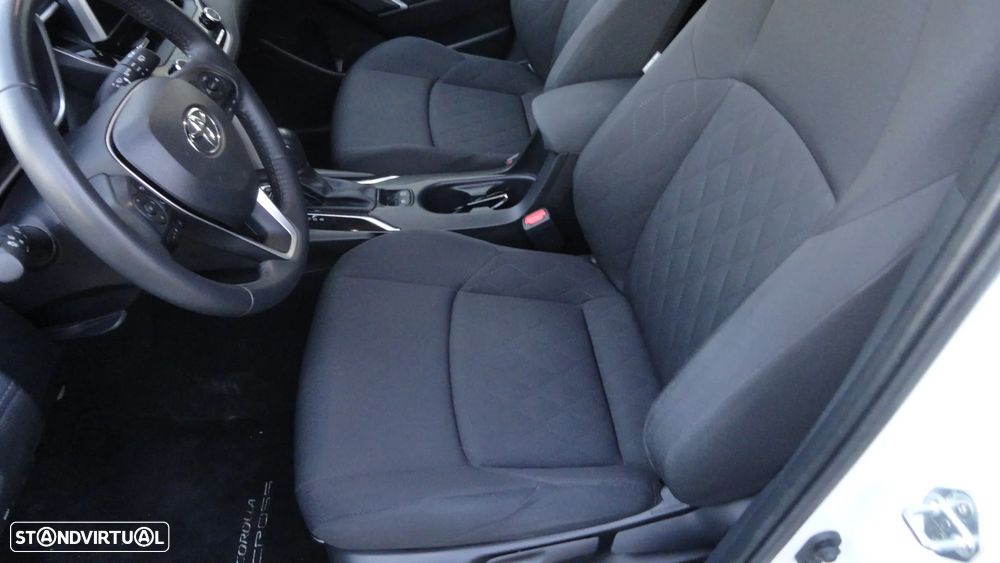 Toyota Corolla Cross 1.8 Hybrid Luxury - 17