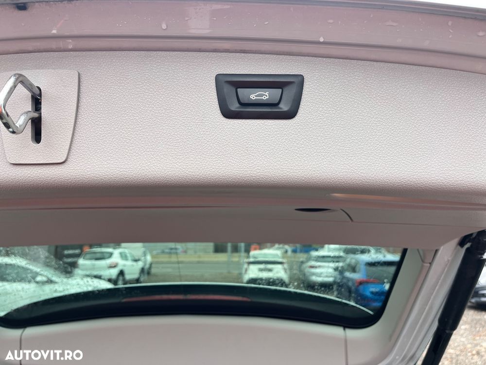 BMW Seria 3 320d Aut. Blue Performance Sport Line - 31