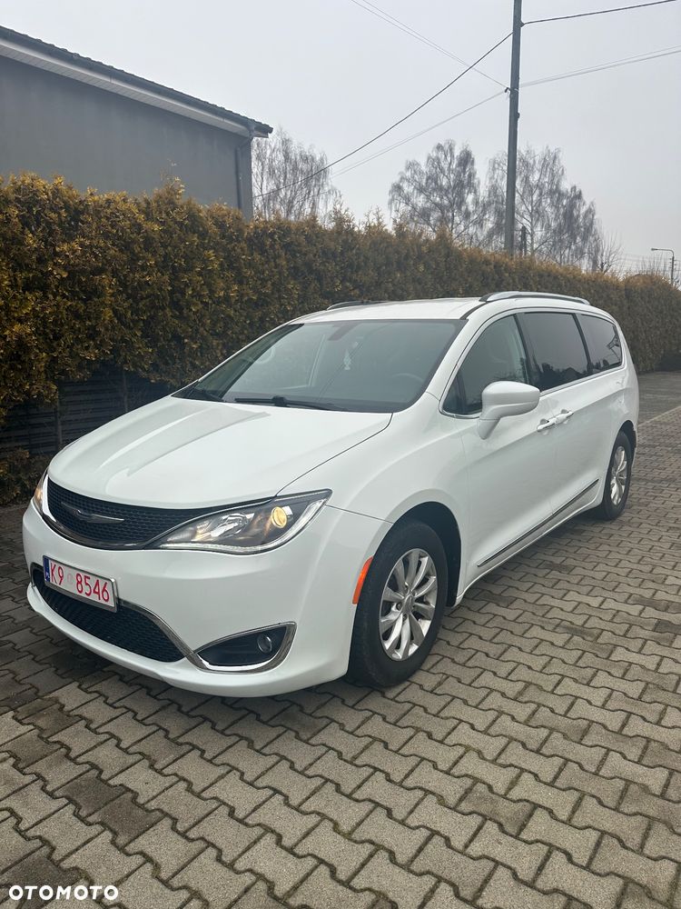 Chrysler Pacifica - 1