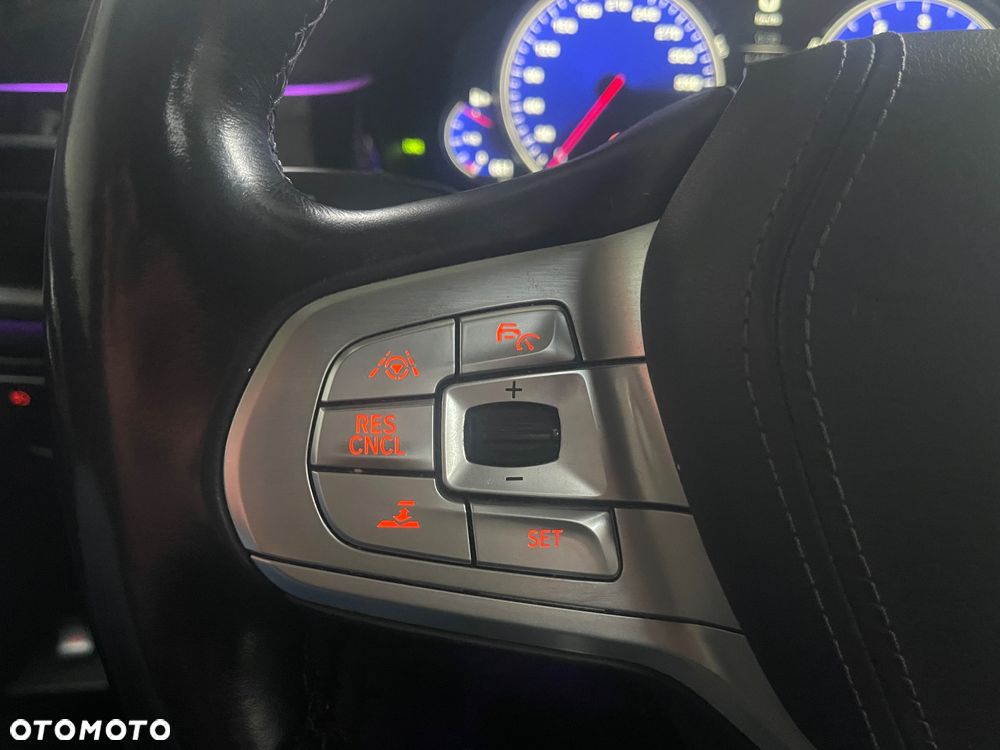 BMW Seria 7 750Li xDrive - 18