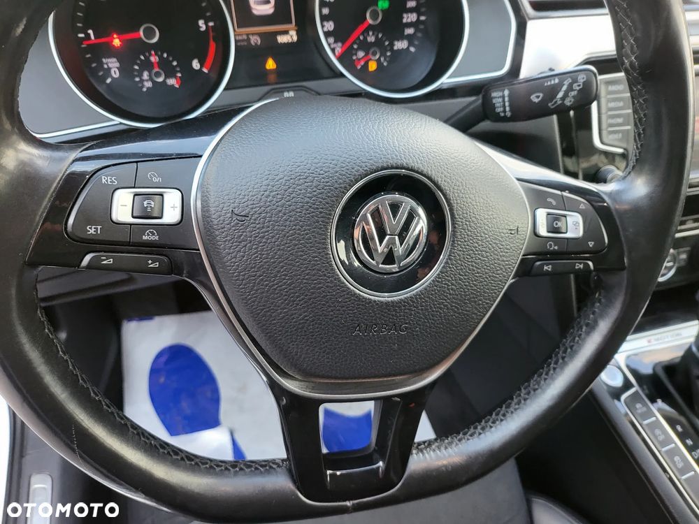 Volkswagen Passat Variant 2.0 TDI SCR 4Motion DSG Highline - 8