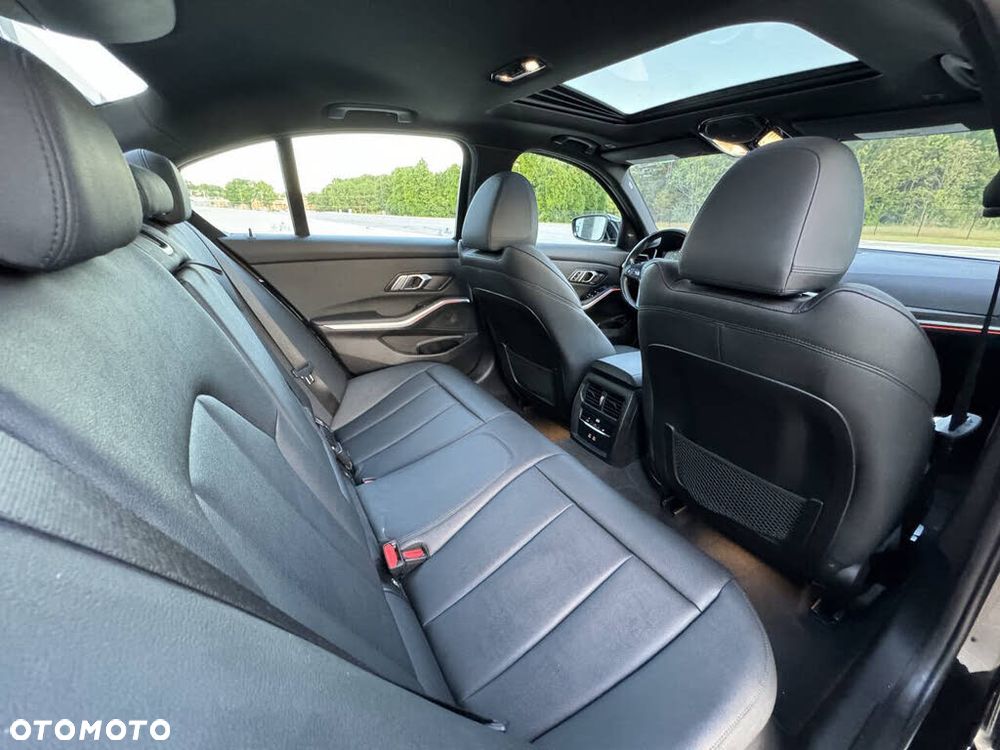 BMW Seria 3 330i M Sport sport - 30