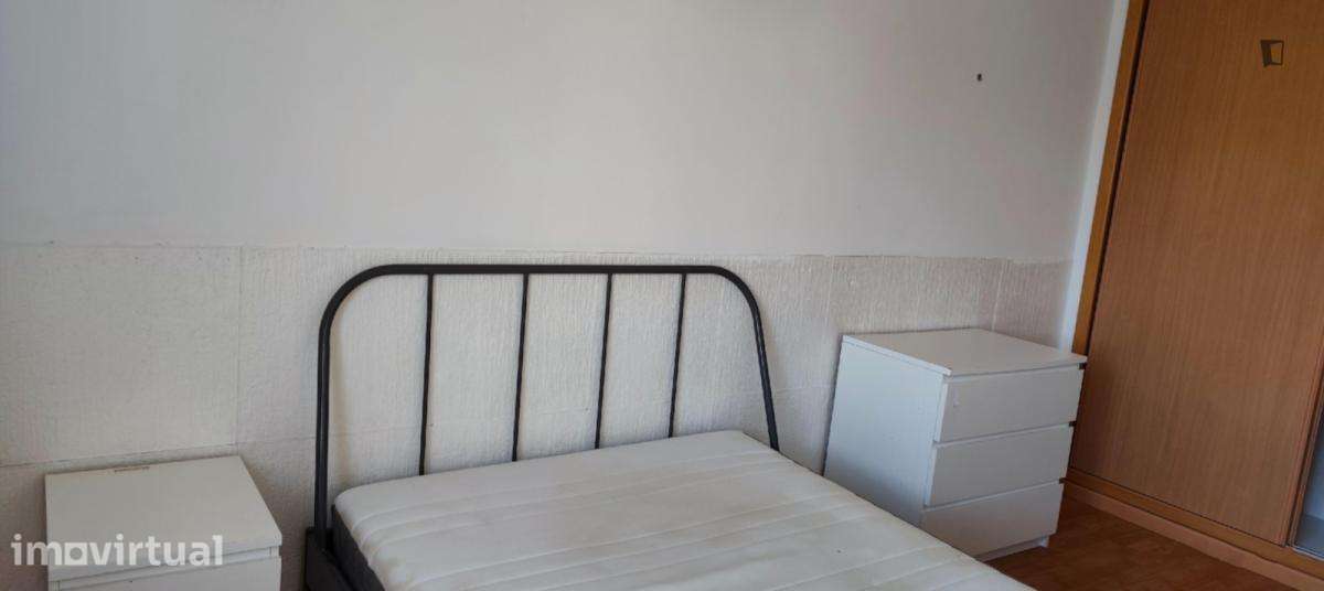 Quarto - localizado em Linda-a-Velha Lisbon - Grande imagem: 4/13