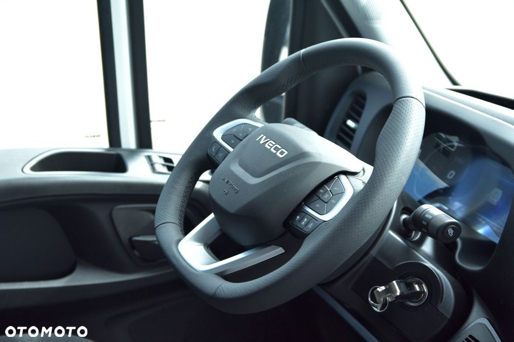 Iveco Daily Furgon Brygadówka | 35S18HA8V | Automat AT8 | Zabudowa 7 os - 23