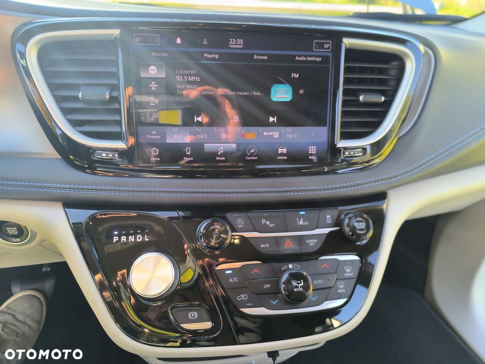 Chrysler Pacifica - 5