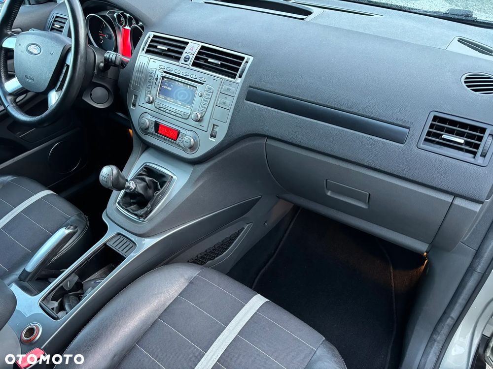 Ford Kuga 2.0 TDCi 2x4 Titanium - 8